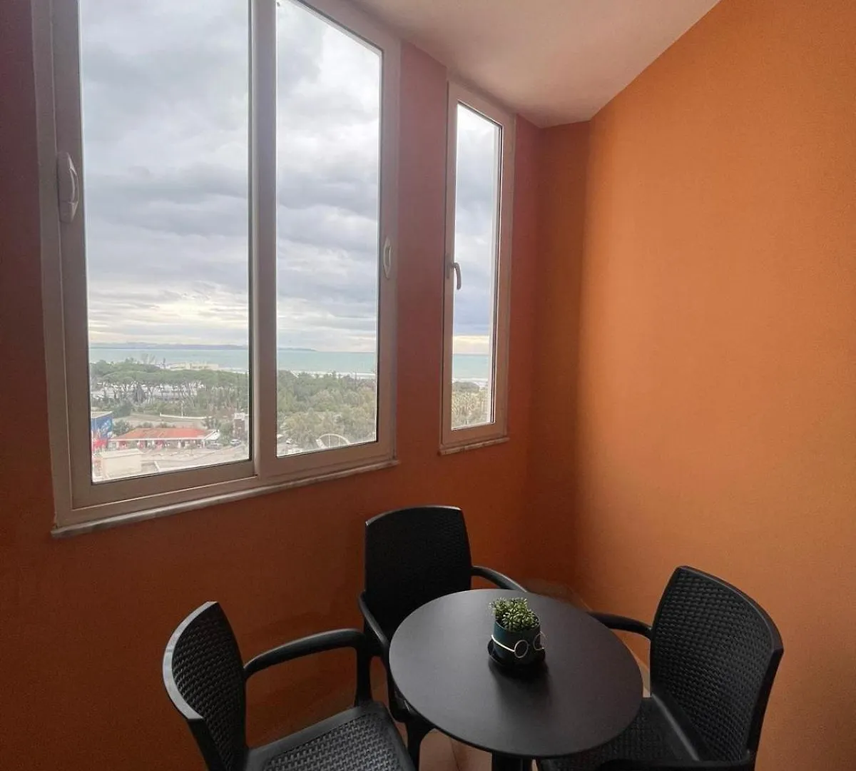 Daire Sol Apartament Dıraç